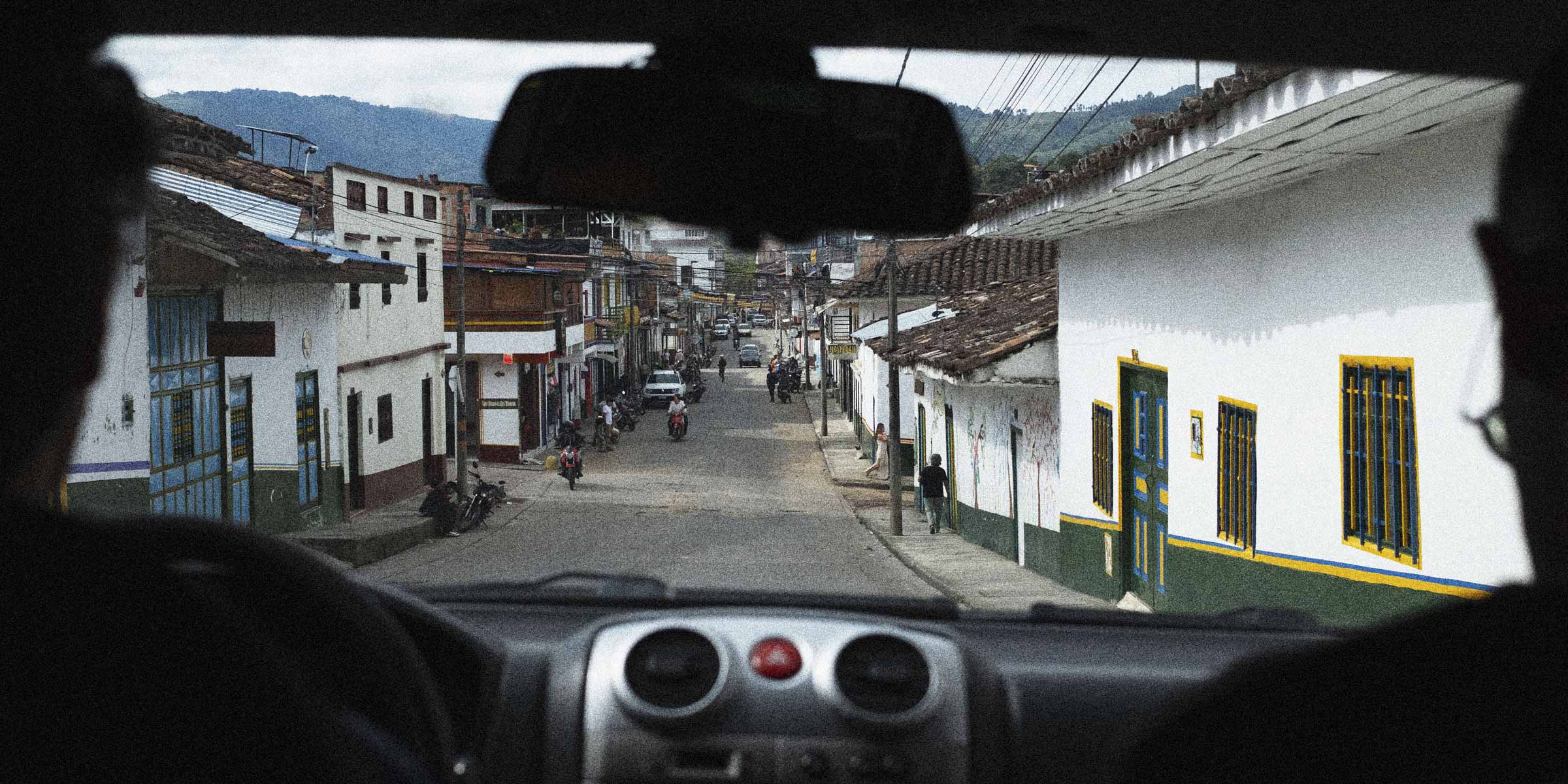 View of a Colombian town from the inside of a car